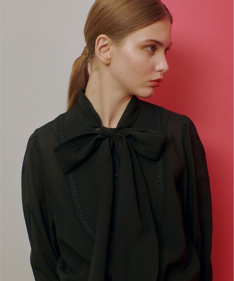 LOULOU WILLOUGHBY「【LOULOU WILLOUGHBY】シルキーシボリボンブラウス」|シャツ・ブラウス|