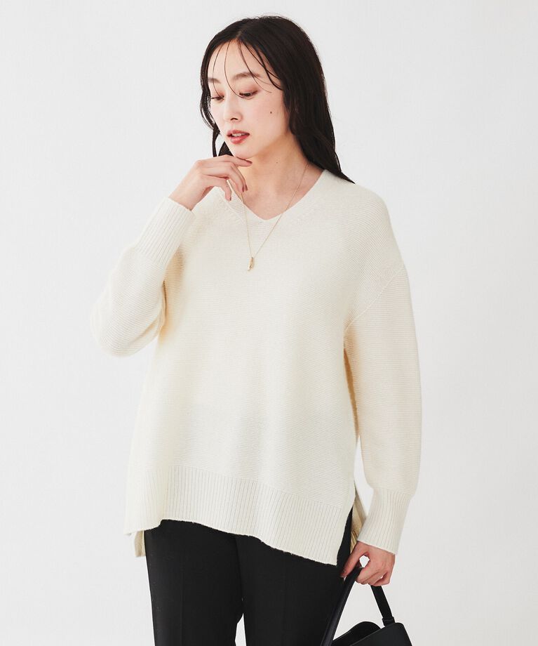 UNTITLED「【体型カバー/日本製/洗える】ウールシルクカシミヤミックス Vネックプルオーバーニット」|ニット・セーター|ｵﾌﾎﾜｲﾄ(003)