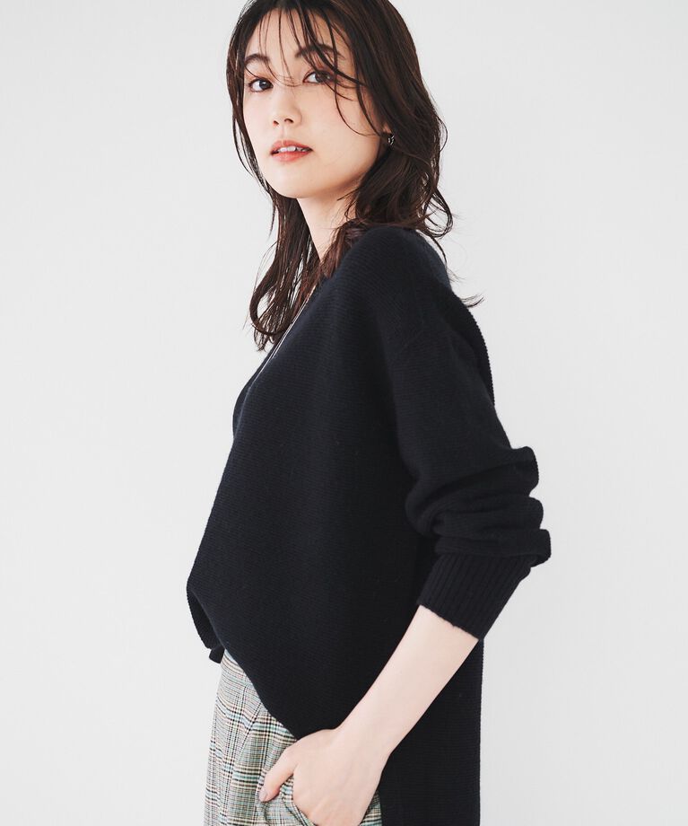 UNTITLED「【体型カバー/日本製/洗える】ウールシルクカシミヤミックス Vネックプルオーバーニット」|ニット・セーター|