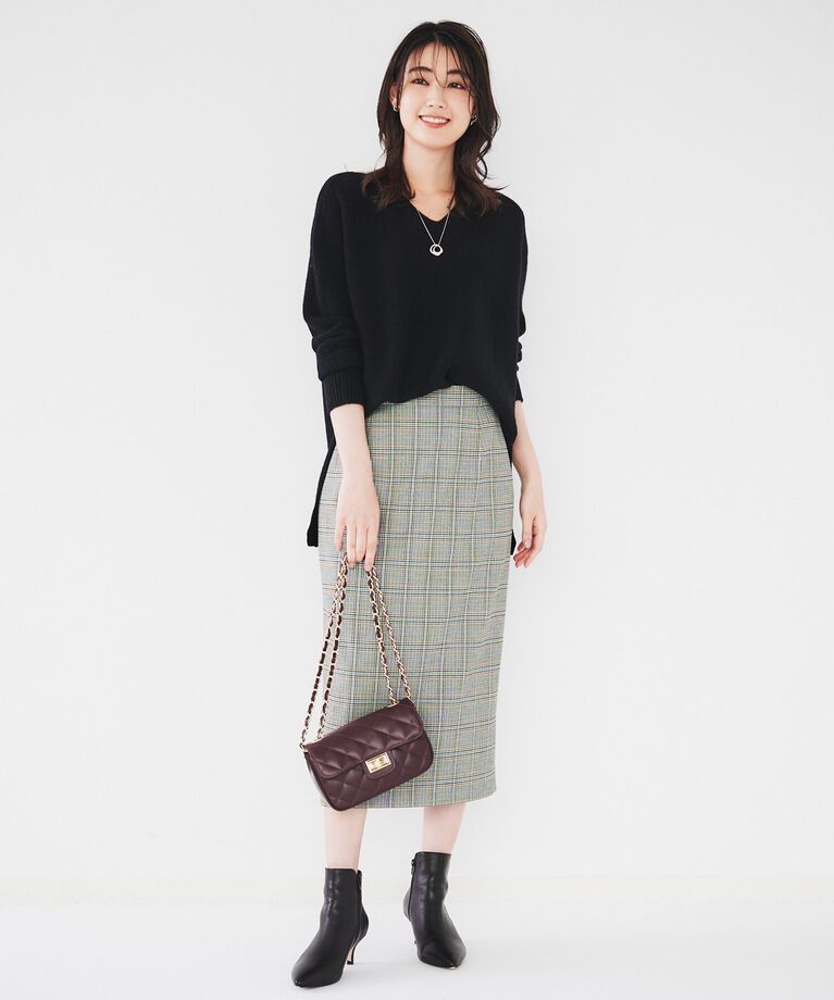 UNTITLED「【体型カバー/日本製/洗える】ウールシルクカシミヤミックス Vネックプルオーバーニット」|ニット・セーター|