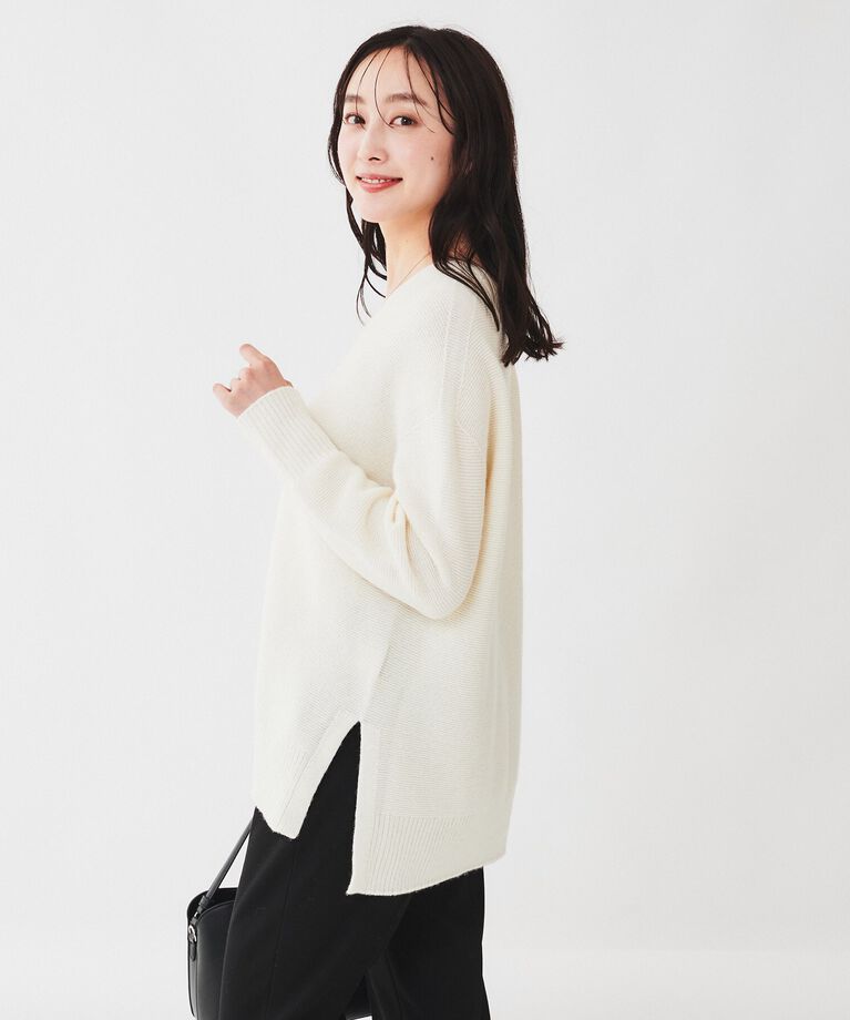 UNTITLED「【体型カバー/日本製/洗える】ウールシルクカシミヤミックス Vネックプルオーバーニット」|ニット・セーター|