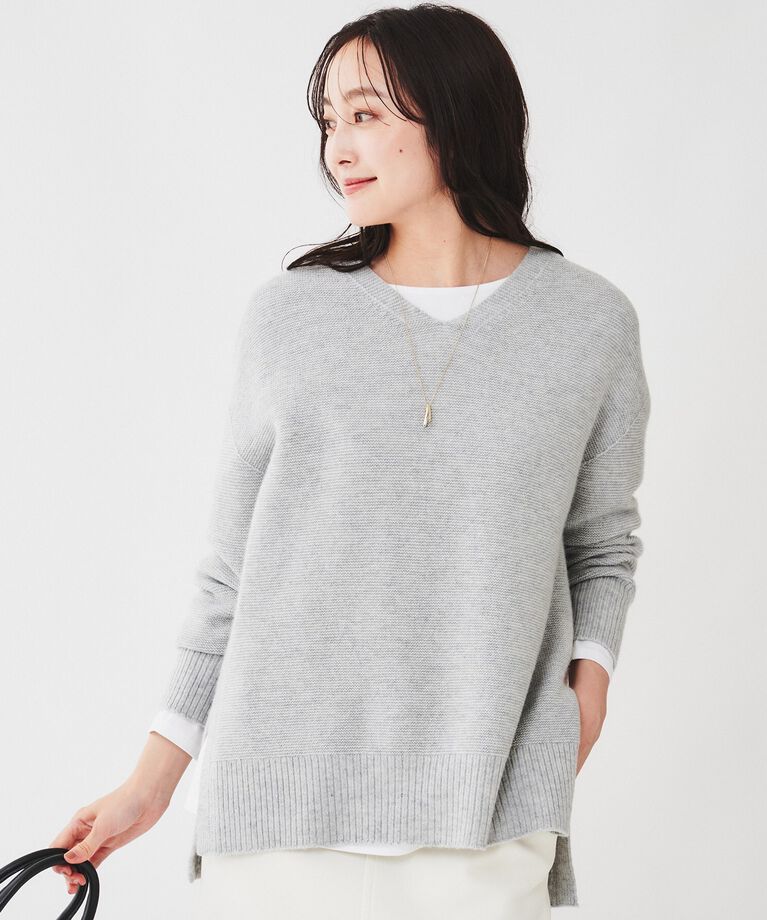 UNTITLED「【体型カバー/日本製/洗える】ウールシルクカシミヤミックス Vネックプルオーバーニット」|ニット・セーター|