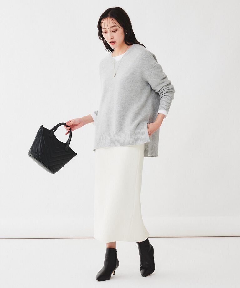 UNTITLED「【体型カバー/日本製/洗える】ウールシルクカシミヤミックス Vネックプルオーバーニット」|ニット・セーター|