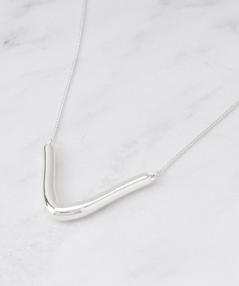 INDIVI「春SALE！【フリードロップ】V型バー アクセントネックレス」|ネックレス|