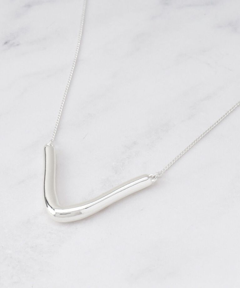 INDIVI「春SALE！【フリードロップ】V型バー アクセントネックレス」|ネックレス|シルバー(606)