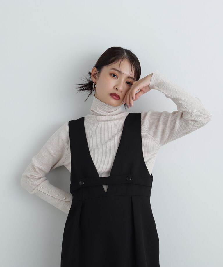  「パールボタンタートルネックニット《WEB限定商品》」|ニット・セーター|オフ