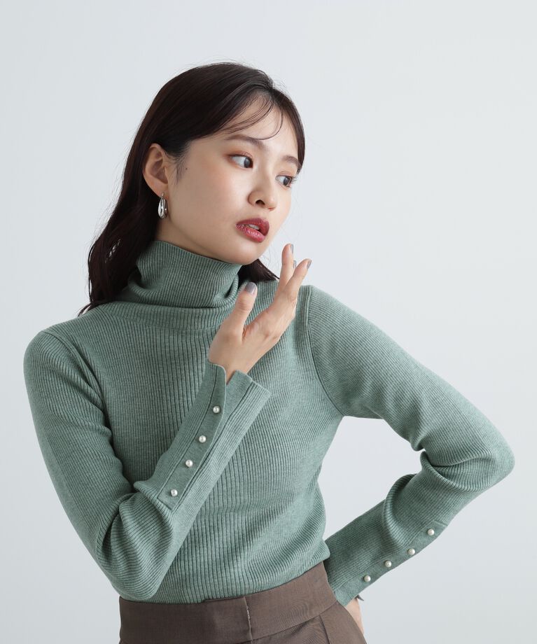  「パールボタンタートルネックニット《WEB限定商品》」|ニット・セーター|ライトグリー