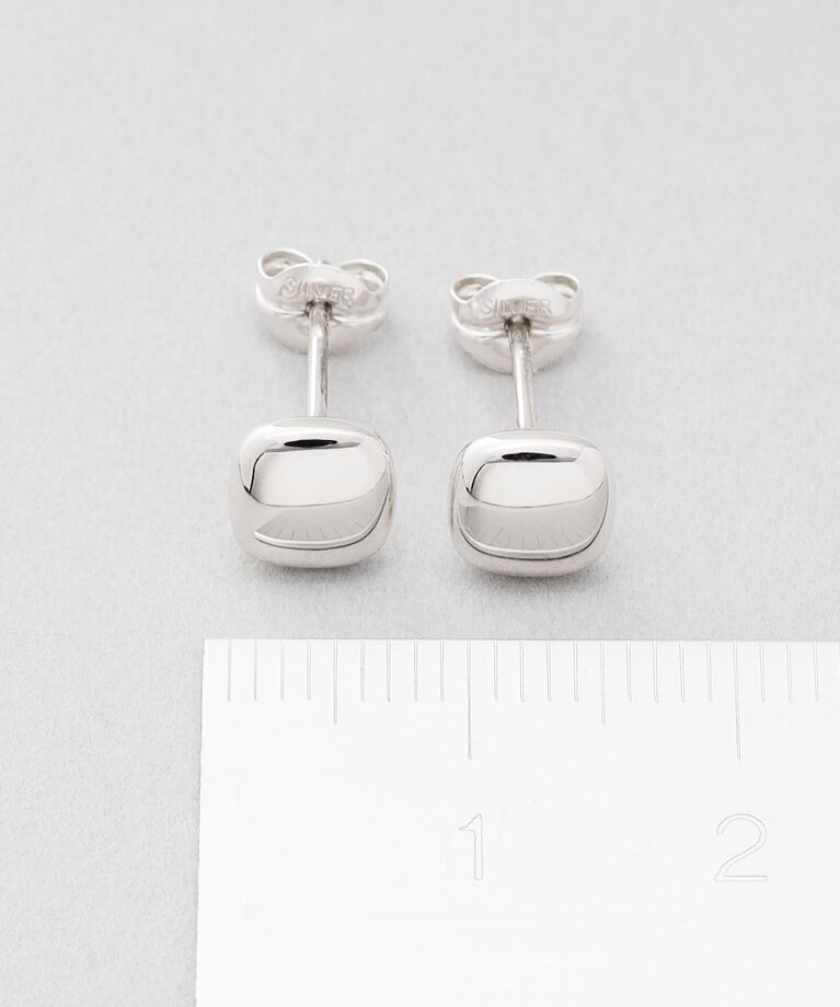 COCOSHNIK ONKITSCH「シルバー クッションシェイプ スタッドピアス」|ピアス|