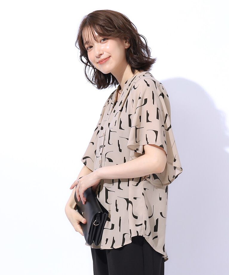 SHOO･LA･RUE「【高レビュー/洗える】シンプルコーデに彩りを プリント前あきブラウス」|シャツ・ブラウス|