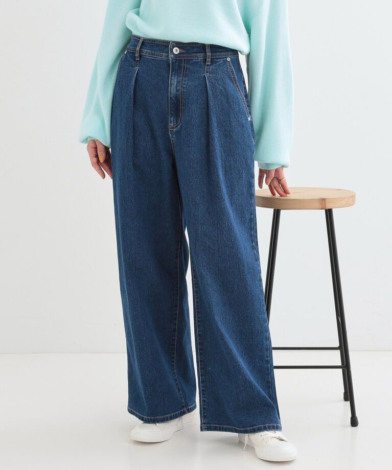SHOO･LA･RUE「後ろウエストゴムが楽 大人のタックワイド デニムパンツ」|デニム|ブルー(093)