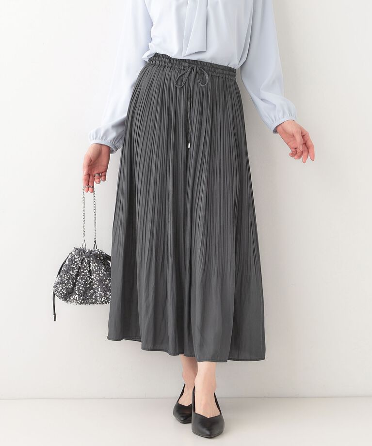 SHOO･LA･RUE「歩くたび揺れる サテンプリーツスカート」|スカート|チャコールグレー(0