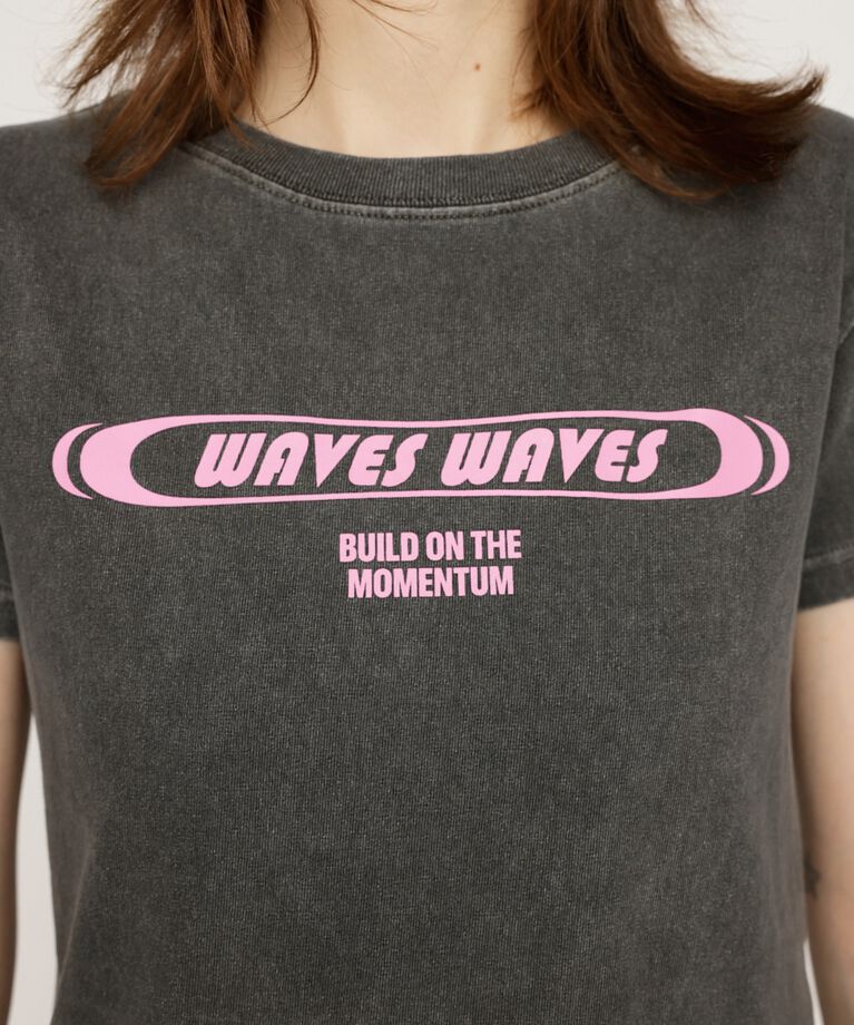 SLY「FRONT PRINT COMPACT Tシャツ」|Tシャツ・カットソー|