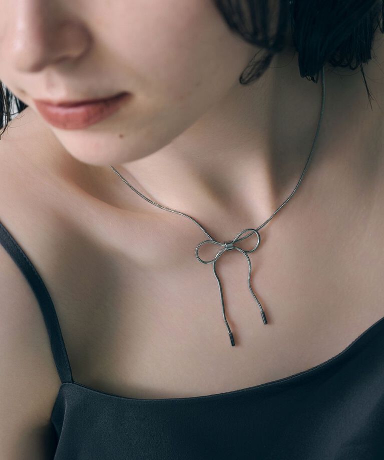 Phoebe「【金属アレルギー対応】スウェイリボンチェーンネックレス　シルバー/サージカルステンレス」|ネックレス|シルバー