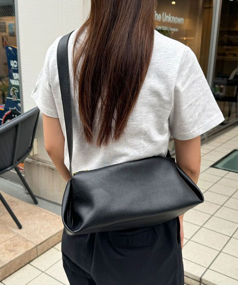 fredy emue「【WEB限定カラーあり】台形ワンショルバッグ」|ショルダー・メッセンジャー|