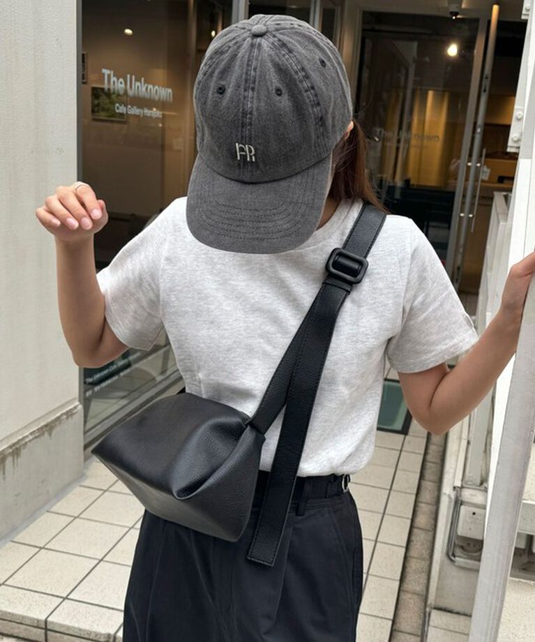 fredy emue「【WEB限定カラーあり】台形ワンショルバッグ」|ショルダー・メッセンジャー|