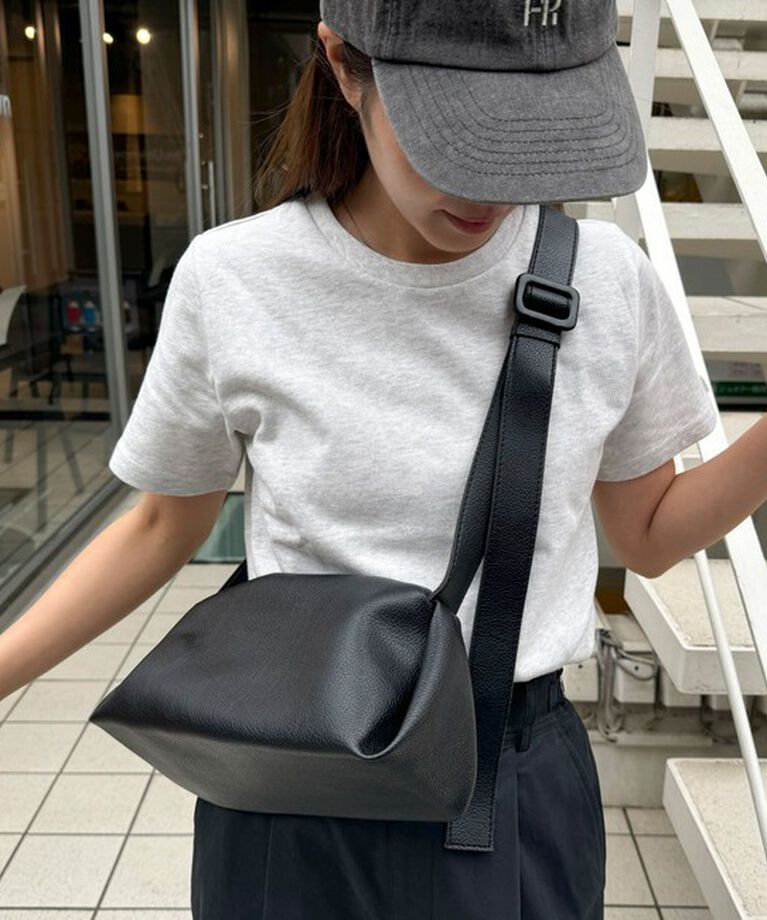 fredy emue「【WEB限定カラーあり】台形ワンショルバッグ」|ショルダー・メッセンジャー|