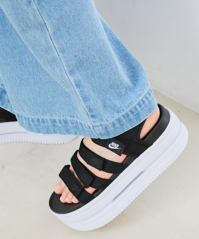Juze「【追加】【NIKE】 ウィメンズアイコンクラシックサンダル【WEB限定】」|サンダル|ブラック(01)