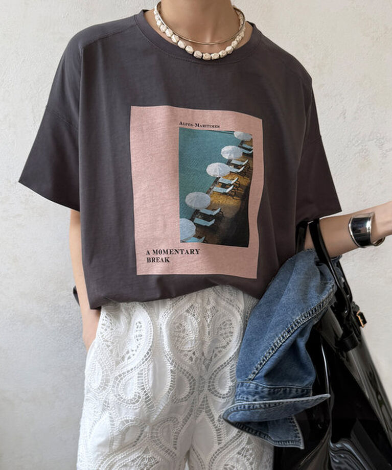  「ワイドフォトTEE」|Tシャツ・カットソー|チャコールグレー
