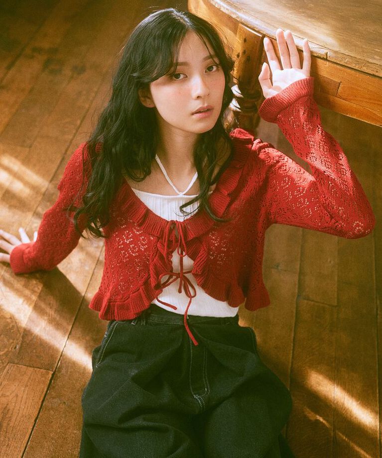 earth music&ecology「透かし編みフロントリボンフリルカーディガン」|カーディガン|Red