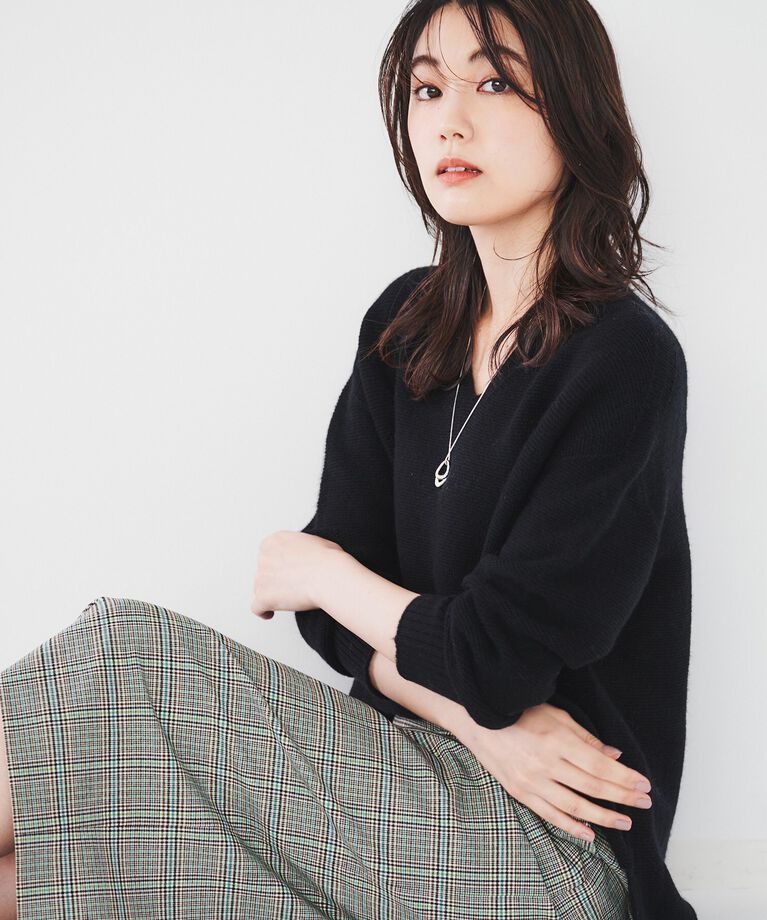 UNTITLED「【体型カバー/日本製/洗える】ウールシルクカシミヤミックス Vネックプルオーバーニット」|ニット・セーター|