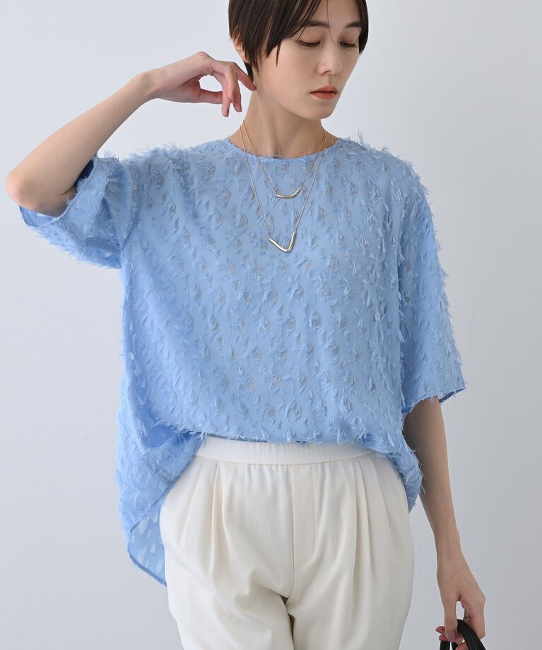 INDIVI「春SALE！【トレンド／ヘアリー】フリンジカットジャカードTブラウス」|シャツ・ブラウス|サックスブルー(09