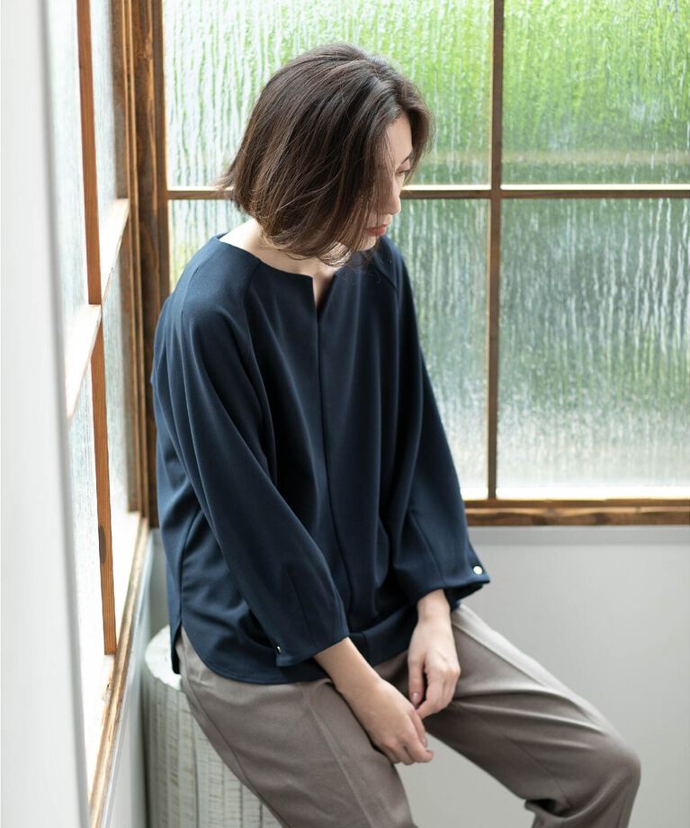 OPAQUE.CLIP「UV 袖口金ボタンキーネックトップス【吸水速乾/洗濯機洗い可】」|Tシャツ・カットソー|