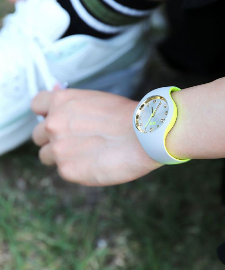 ICE-WATCH「〈ICE-WATCH(ｱｲｽｳｫｯﾁ)〉duo chic ｸﾞﾚｰﾗｲﾑ」|腕時計|
