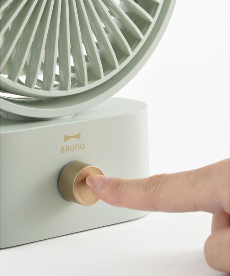 BRUNO「ポータブルスイングデスクファン」|電化製品|