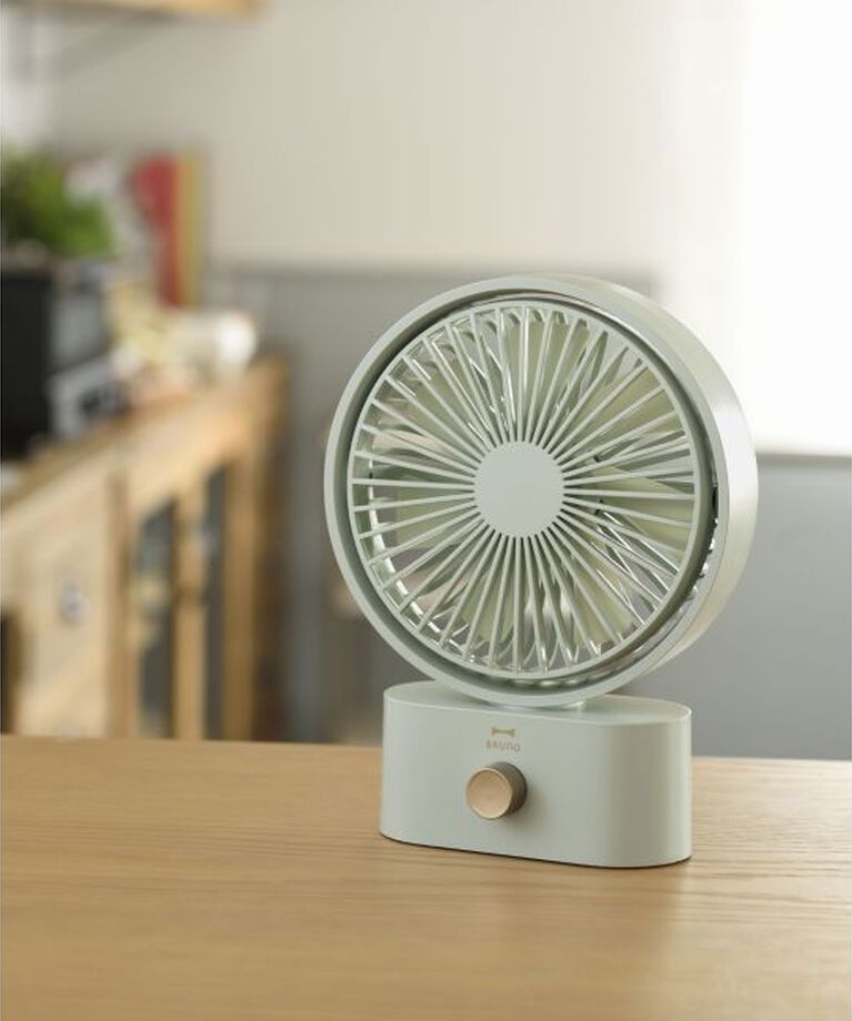 BRUNO「ポータブルスイングデスクファン」|電化製品|
