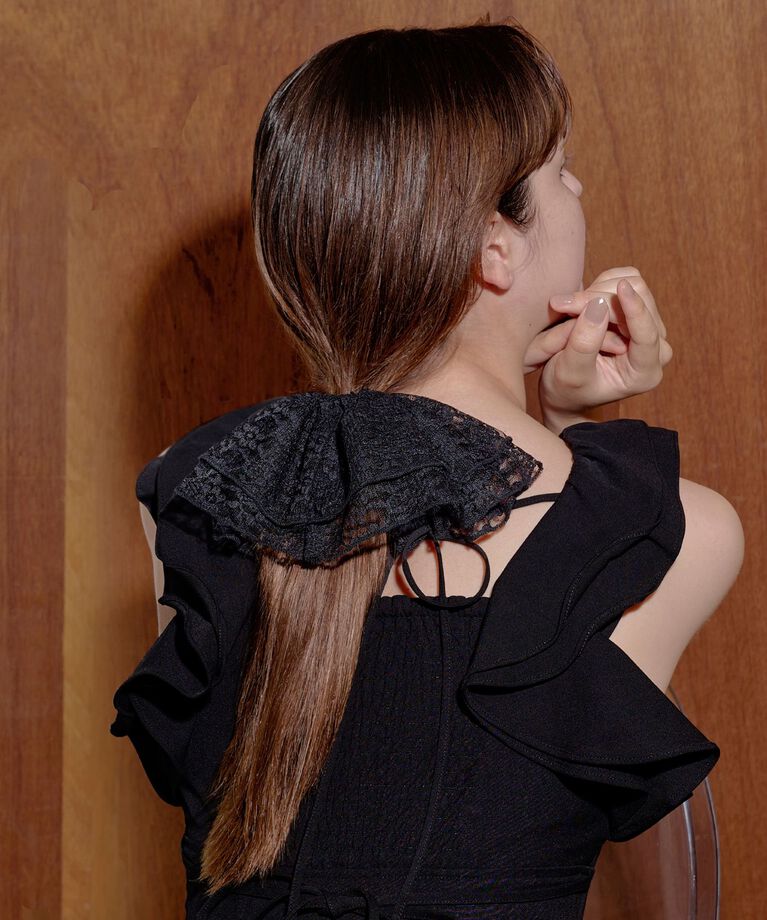 Phoebe「ビッグフリルシュシュ　ブラック」|ヘアゴム・シュシュ|