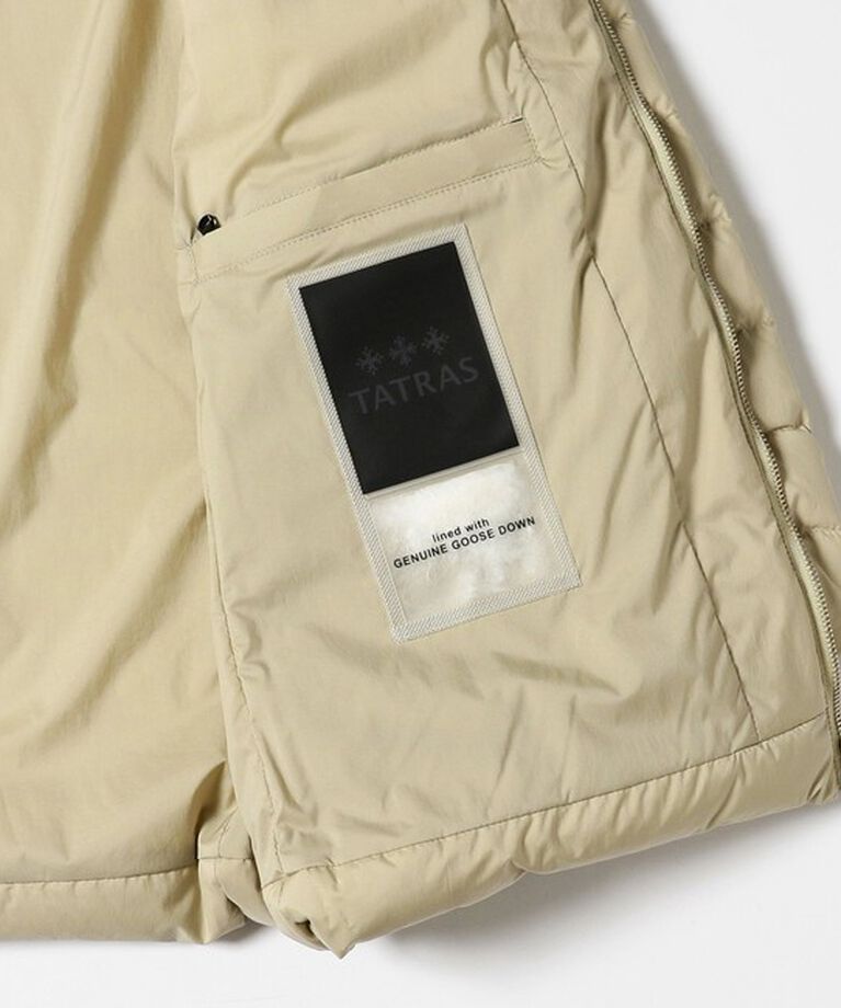 Demi-Luxe BEAMS 「TATRAS / 別注 ACACIA  ノーカラー ライトダウンジャケット」|ダウン|