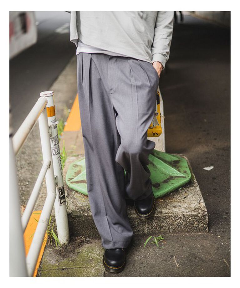 BEAMS「2プリーツ ワイド スラックス」|チノ|GREY
