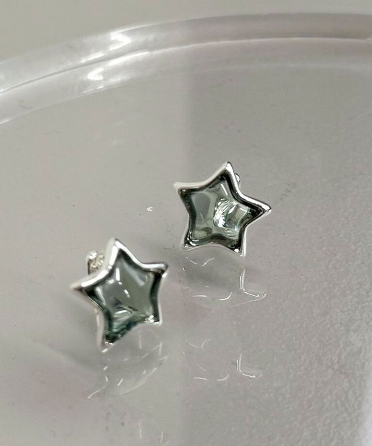 fredy emue「クリアスターワンタッチピアス」|ピアス|ライトブルー