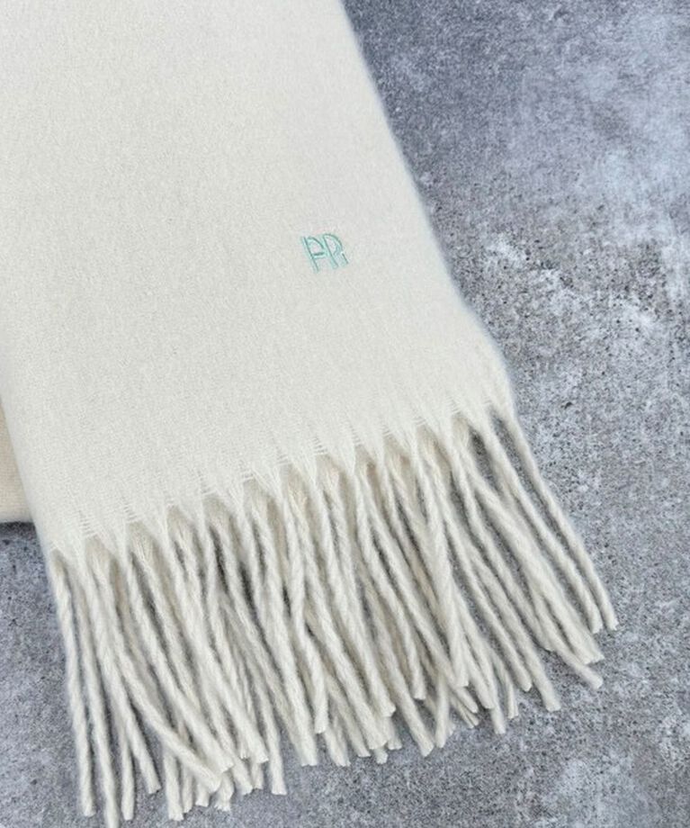 fredy emue「FR刺繍ブークレ無地ストール」|ストール|