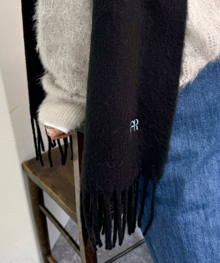 fredy emue「FR刺繍ブークレ無地ストール」|ストール|