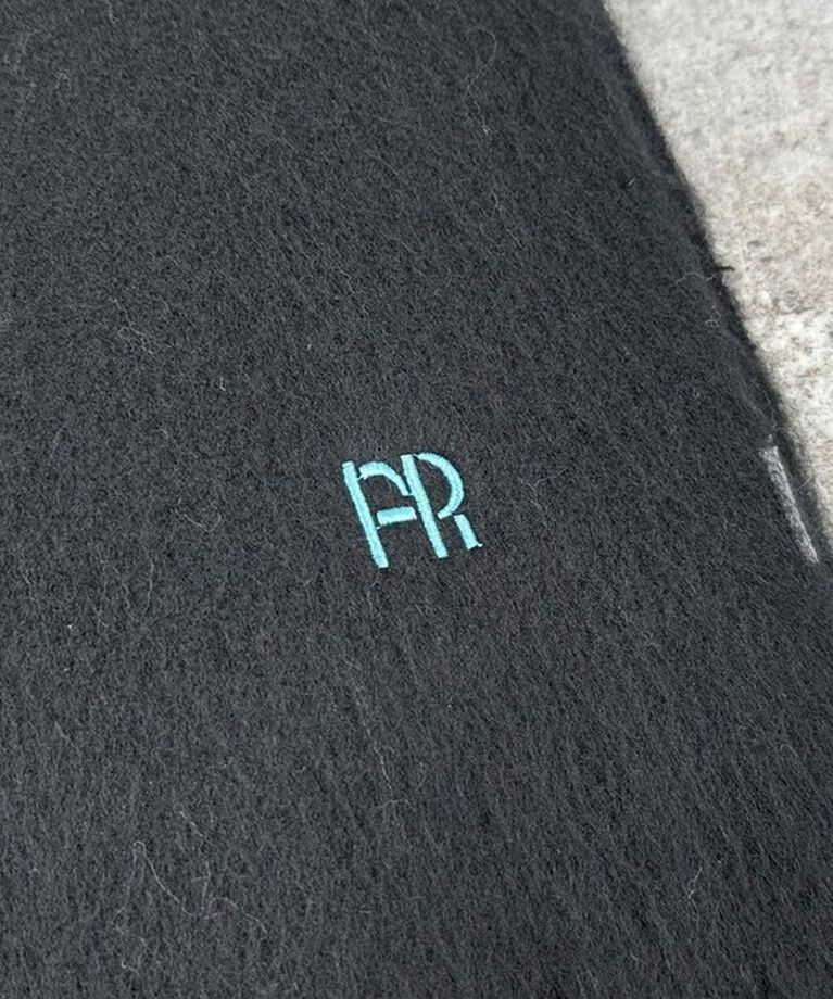 fredy emue「FR刺繍ブークレ無地ストール」|ストール|