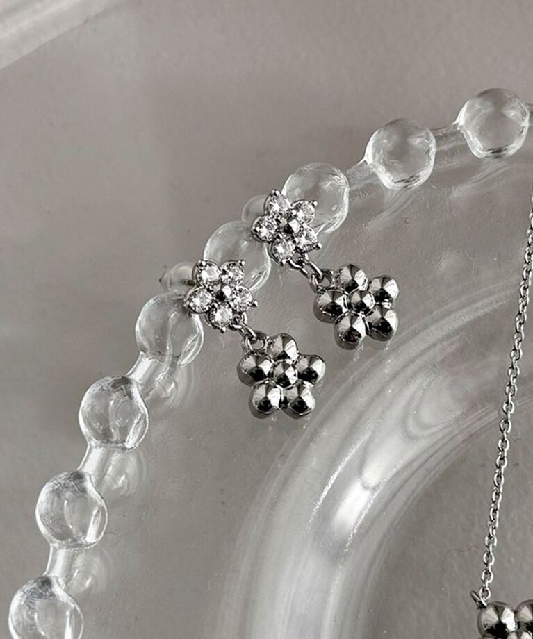 fredy emue「ビジュー＆メタルフラワーピアス」|ピアス|シルバー