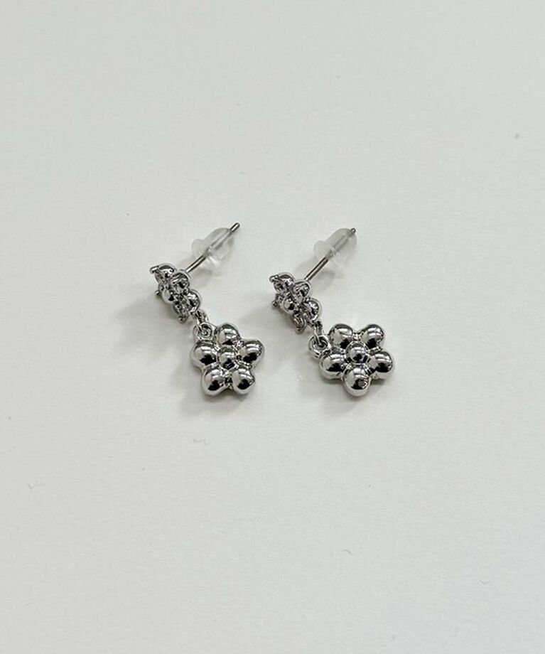 fredy emue「ビジュー＆メタルフラワーピアス」|ピアス|