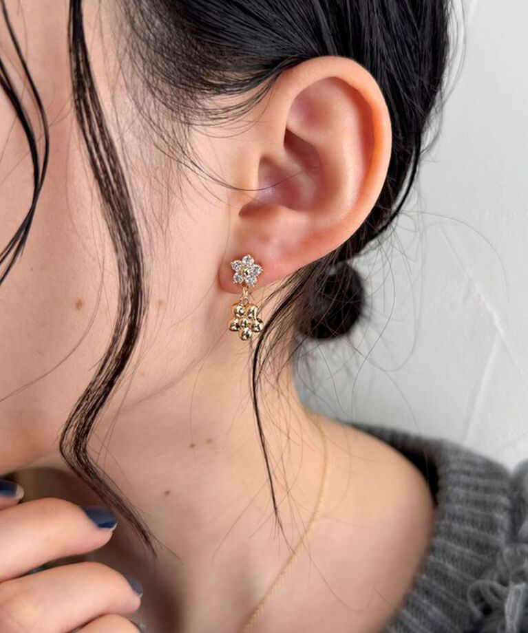 fredy emue「ビジュー＆メタルフラワーピアス」|ピアス|