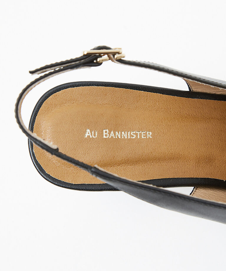 AU BANNISTER「アシンメトリー スクエアトゥブーサン」|サンダル|
