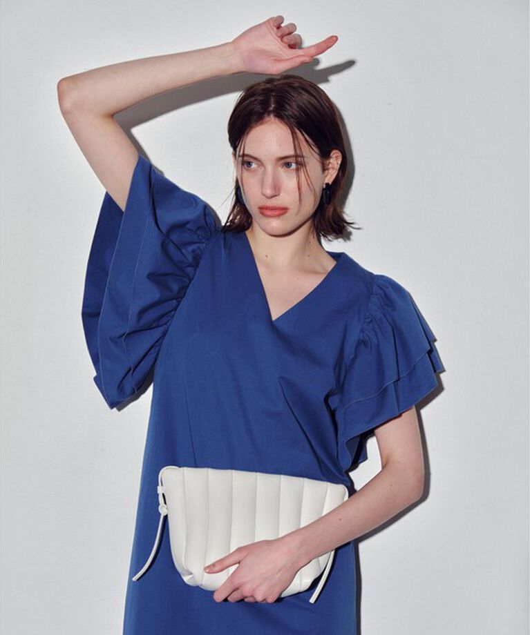 allureville「コットンサテンギャザースリーブVネックワンピース」|ワンピース|