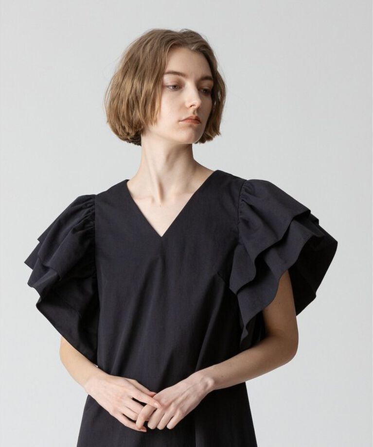 allureville「コットンサテンギャザースリーブVネックワンピース」|ワンピース|