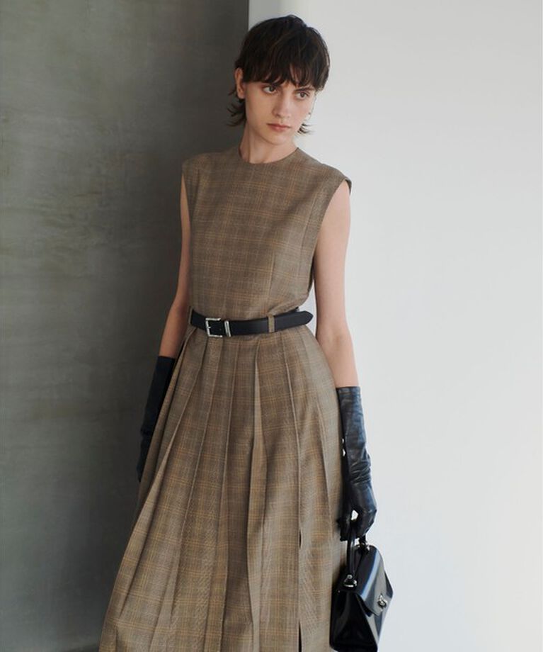 allureville「【allureville×otona MUSE】TRトロサイドスリットプリーツワンピース」|ワンピース|