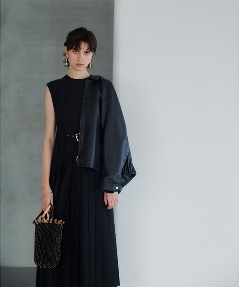 allureville「【allureville×otona MUSE】TRトロサイドスリットプリーツワンピース」|ワンピース|ブラック