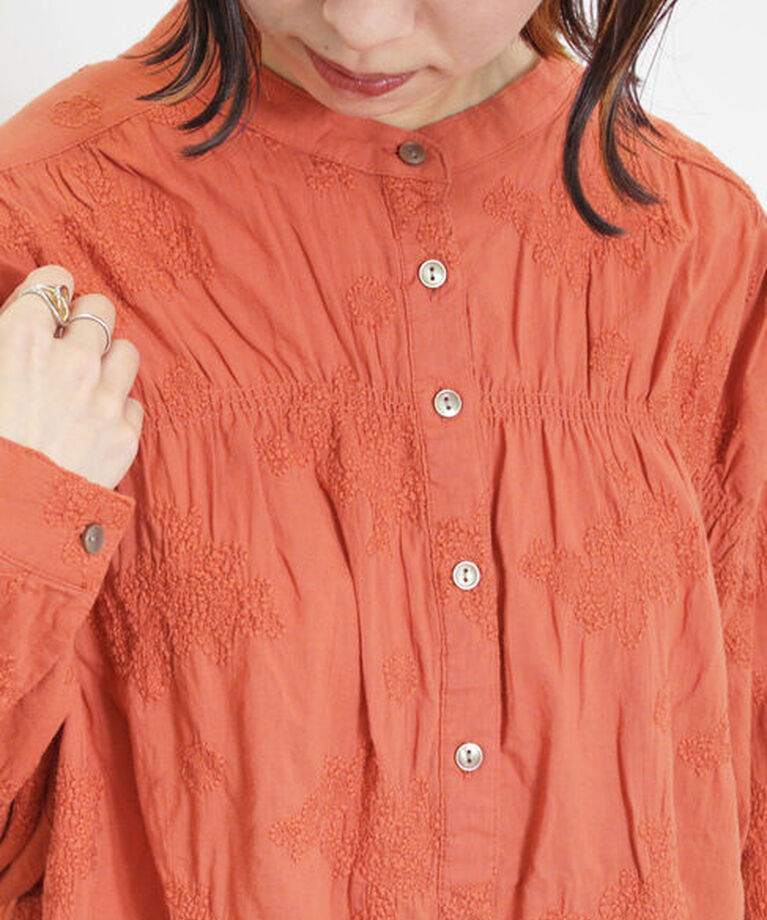 Samansa Mos2「ハンドステッチ風総刺繍ブラウス」|シャツ・ブラウス|
