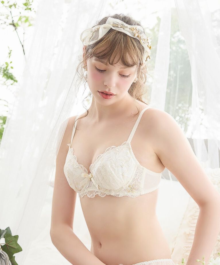 Risa Magli「イリーナ ブラジャー（E-F）＜サイドシェイプ＞」|インナー|