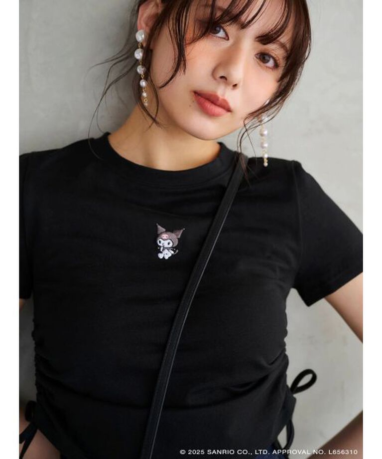MERCURYDUO「【メロクロコラボ】クロミワンポイント刺繍クロップドTシャツ」|Tシャツ・カットソー|