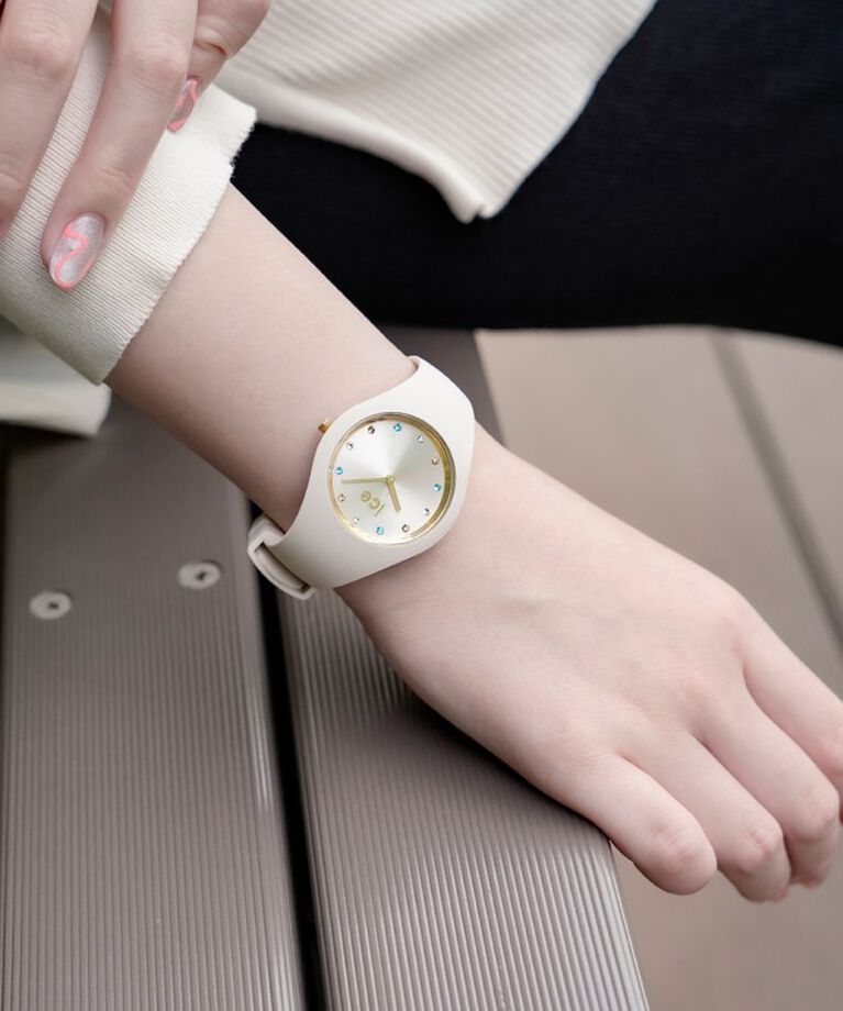 ICE-WATCH「〈ICE-WATCH(ｱｲｽｳｫｯﾁ)〉ICE cosmos ﾊﾞﾆﾗ ｽﾓｰﾙﾌﾟﾗｽ」|腕時計|WHITE