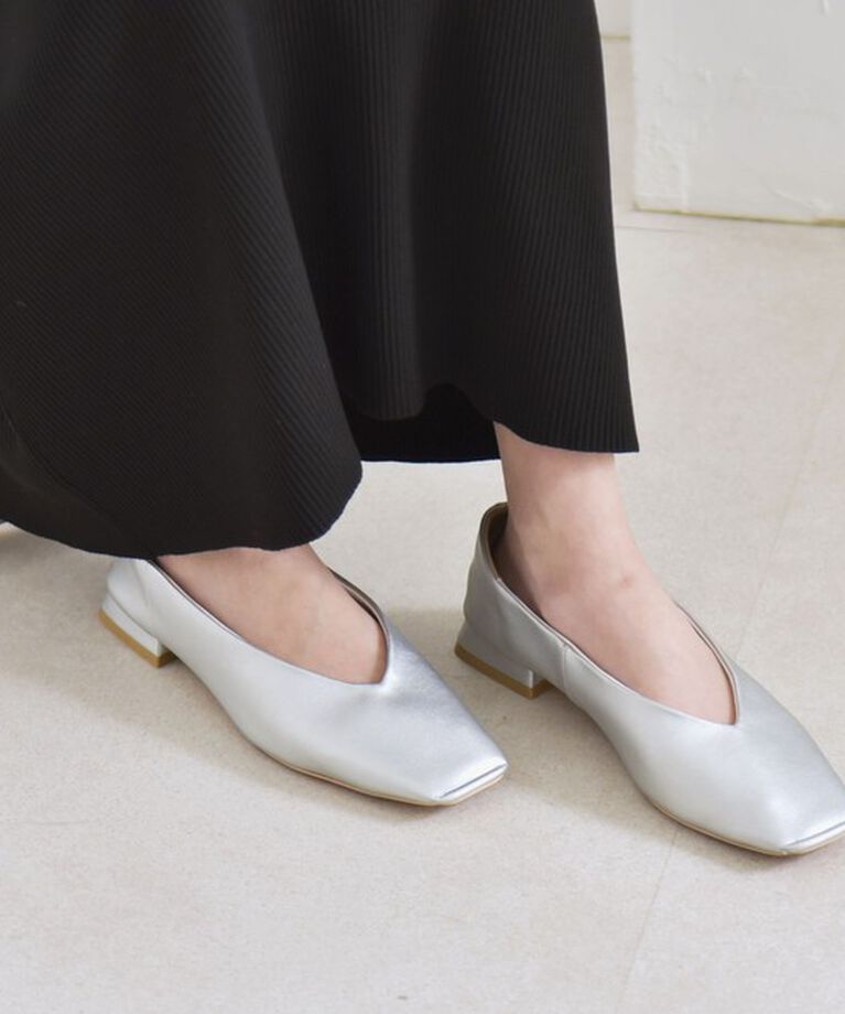quaranciel「quaranciel: Vカット スクエア トゥ フラットシューズ」|パンプス|シルバー