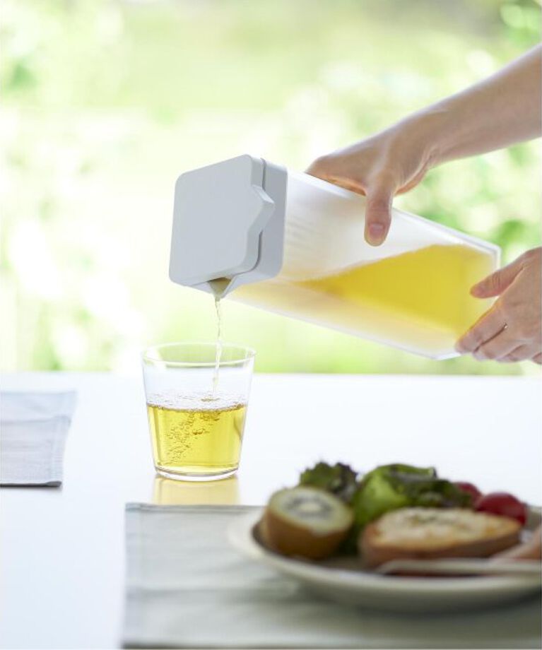 journal standard Furniture「《WEB限定予約》【tower/タワー】倒して置ける冷水筒 ティーバッグ入れ付き」|食器・キッチングッズ|
